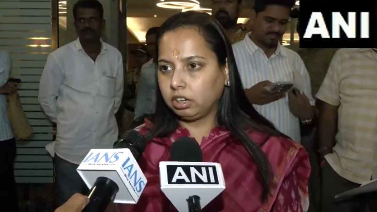 Majhi Ladki Bahin Yojana: माझी लाडकी बहिण योजनेचा लाभ 500 रुपयांपर्यंत कमी होणार? मंत्री Aditi Tatkare यांनी दिले स्पष्टीकरण