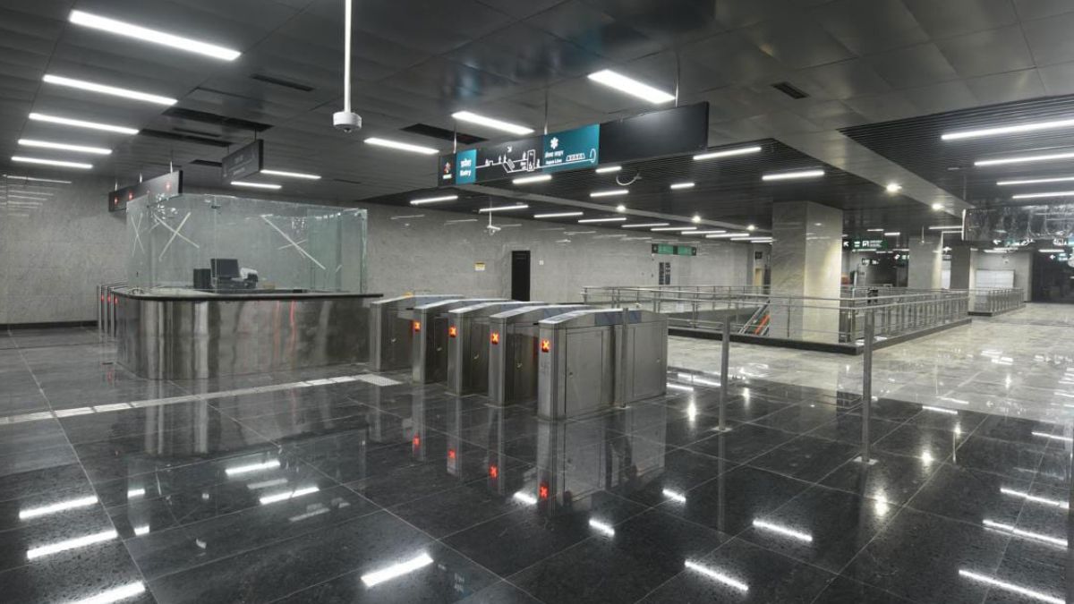 Mumbai Metro Aqua Line: आता प्रभादेवीच्या सिद्धिविनायक मंदिरात बाप्पाच्या दर्शनाला झटपट पोहचणार; पहा सिद्धिविनायक मेट्रो स्टेशनची झलक (Check Pic)