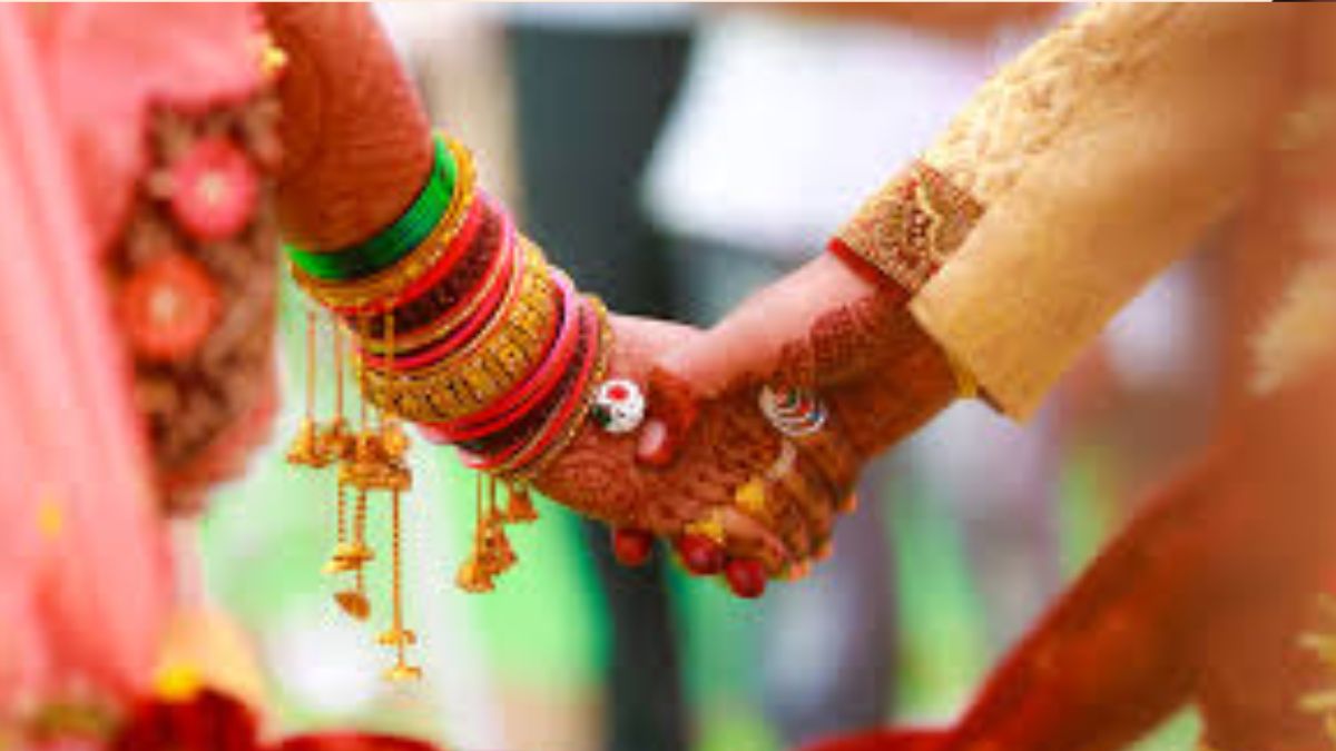 Marathi Ukhane For Marriage: लग्नाच्या विधींना साजेसे 'हे' मराठी उखाणे घेऊन जिंका नातेवाईकांचे मनं