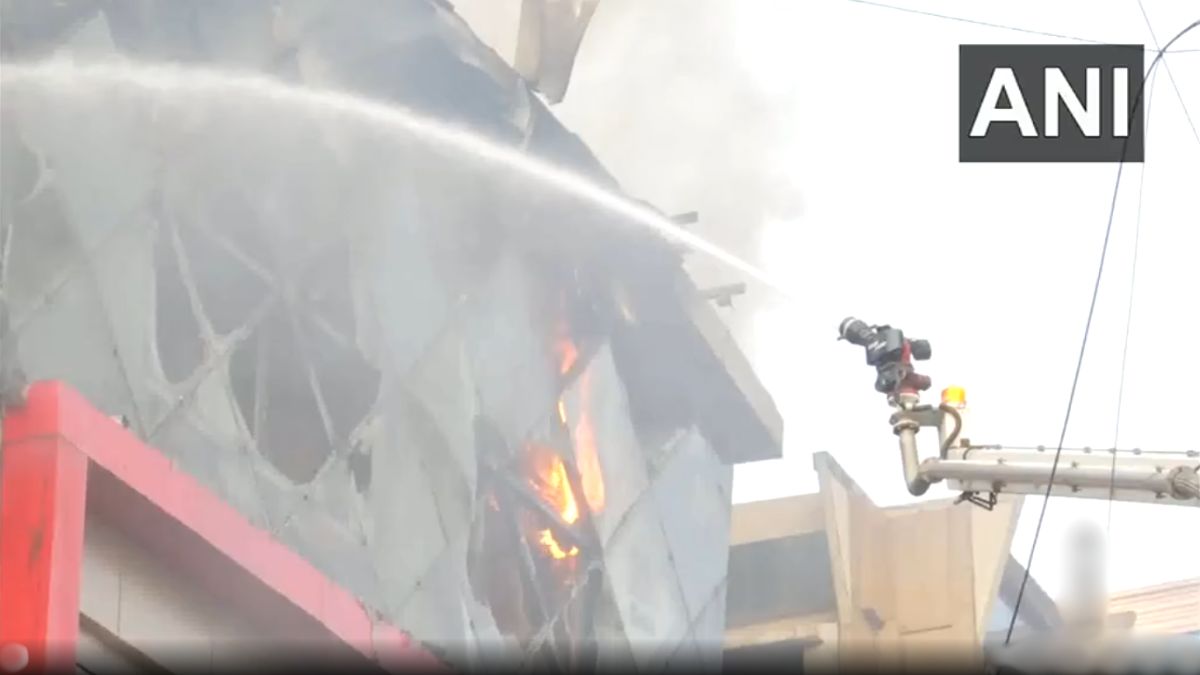 Mumbai Croma Showroom Fire: वांद्रे लिंक स्क्वेअर मॉलमध्ये मोठी आग, कोणतीही जीवितहानी नाही