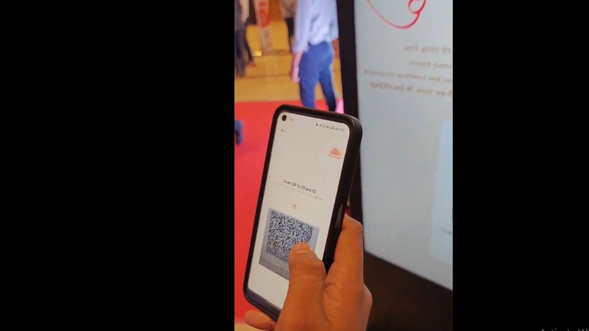Aadhaar App with Face ID झाले लॉन्च; आता कुठेही फोटो कॉपी देण्याची गरज नाही, सर्व कामं UPI प्रमाणे QR कोड स्कॅन करून होणार