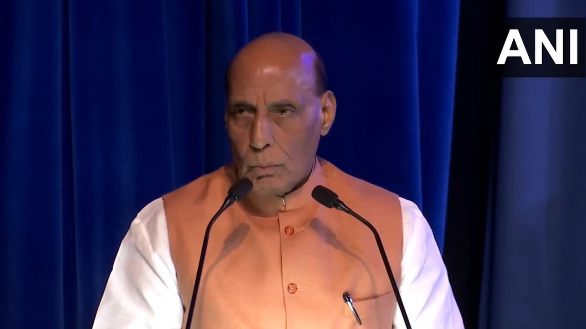 Pahalgam Terrorist Attack: 'केवळ गुन्हेगारच नाही, तर पडद्यामागील सूत्रधारांनाही सोडणार नाही'; पहलगाम दहशतवादी हल्ल्यावर संरक्षण मंत्री Rajnath Singh यांचे पहिले विधान (Video)