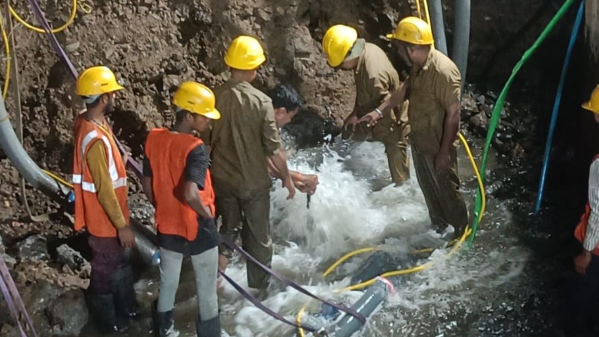 Pipeline Burst Near Amar Mahal Junction: चेंबूर च्या अमर महल भागात पाईप लाईन फुटली; मुंबईत पुढील 24 तास पूर्व उपनगरात पाणी पुरवठा राहणार विस्कळीत