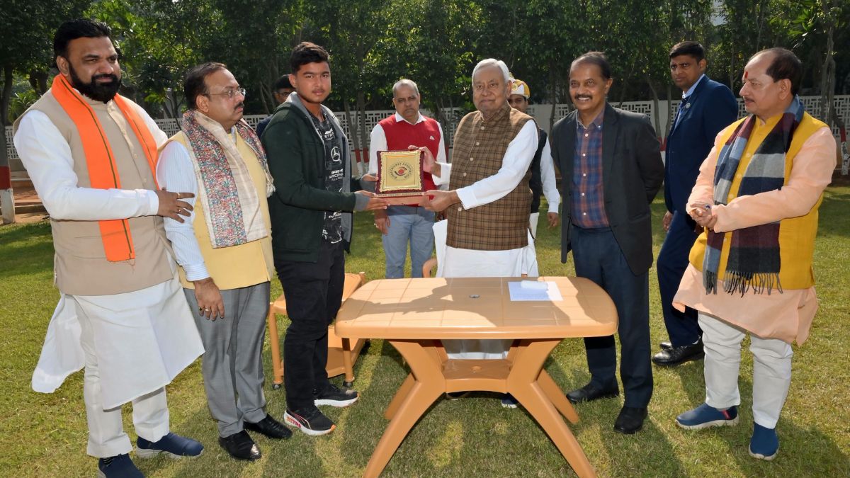 Vaibhav Suryavanshi Century: वैभव सूर्यवंशींसाठी नितीश सरकारने केली मोठी घोषणा, ऐतिहासिक शतकासाठी मिळणार एवढे पैसे