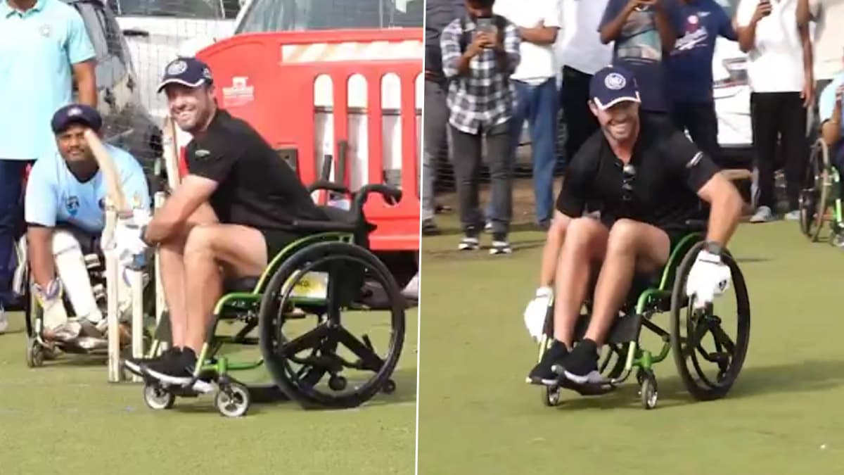 AB de Villiers Plays Cricket With Wheelchair Team: एबी डिव्हिलियर्सने व्हीलचेअर क्रिकेट टीमसोबत खेळले क्रिकेट, हृदयस्पर्शी क्षण (Watch Video)