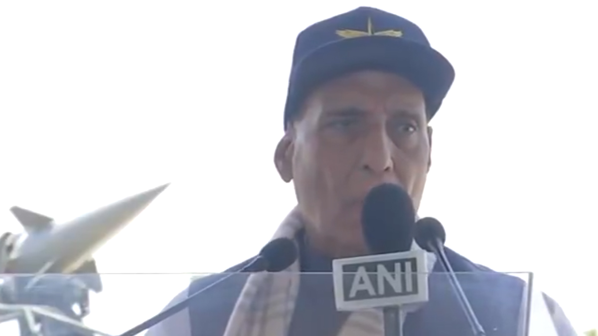 Rajnath Singh Visit at Bhuj Airbase: 'हा तर ट्रेलर होता, योग्य वेळी संपूर्ण चित्र दाखवेल'; भूज एअरबेसवर राजनाथ सिंह यांचे वक्तव्य