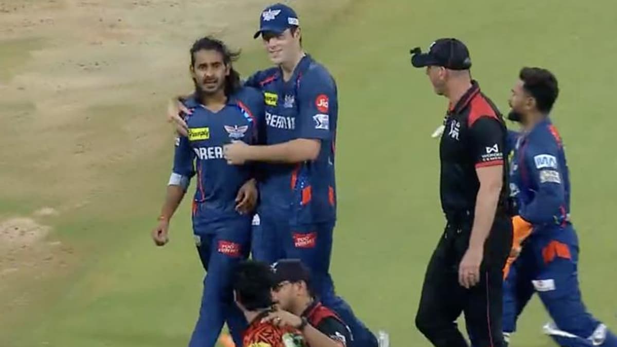 Abhishek Sharma Digvesh Rathi Fight: दिग्वेश राठी आणि अभिषेक शर्मामध्ये भर सामन्यात राडा; पंच धावले मध्यस्थीला (Video)