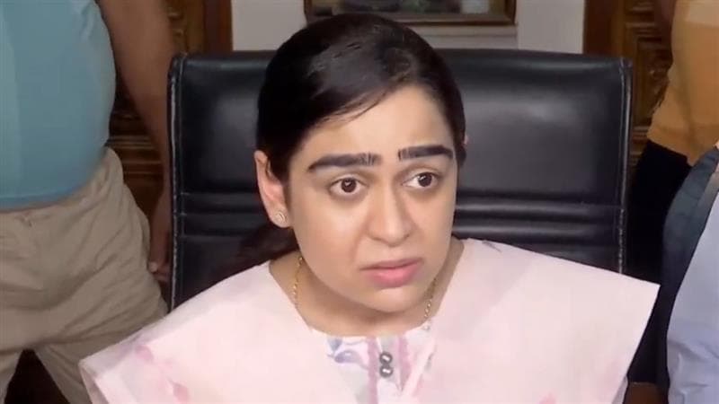 Tej Pratap Yadav News: 'संपूर्ण कुटुंब ड्रामा करत आहे...', तेज प्रताप यादवच्या प्रकरणावर पत्नी ऐश्वर्याची प्रतिक्रिया