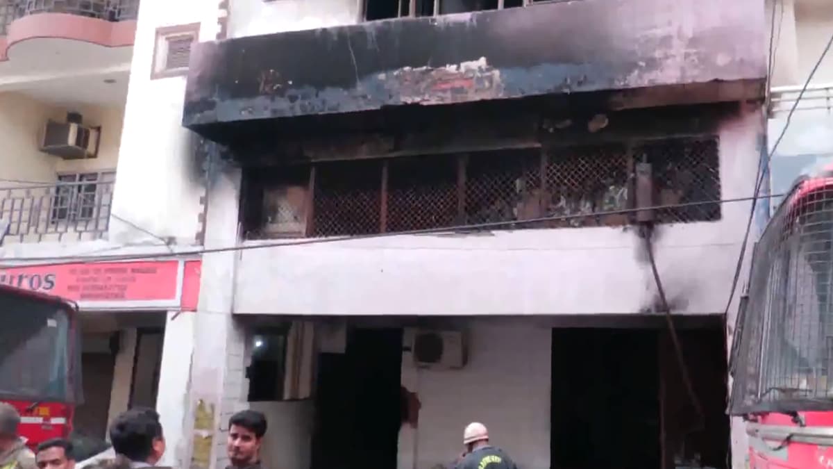 Kanpur Fire: कानपूरमध्ये पाच मजली इमारतीला भीषण आग; एकाच कुटुंबातील 5 जणांचा होरपळून मृत्यू