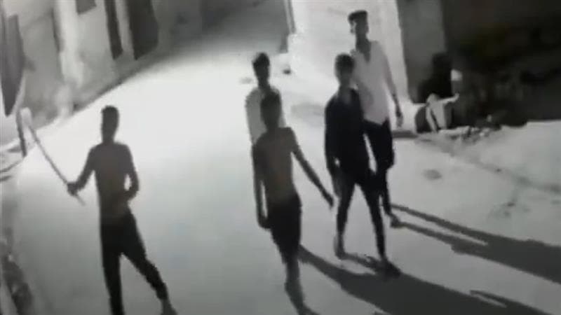 Varanasi: मध्यरात्रीत 50 सीसीटीव्ही कॅमेरे फोडले; रिक्षा चालक आणि अल्पवयीन मुलाला अटक, तीन संशयीत फरार (Video)