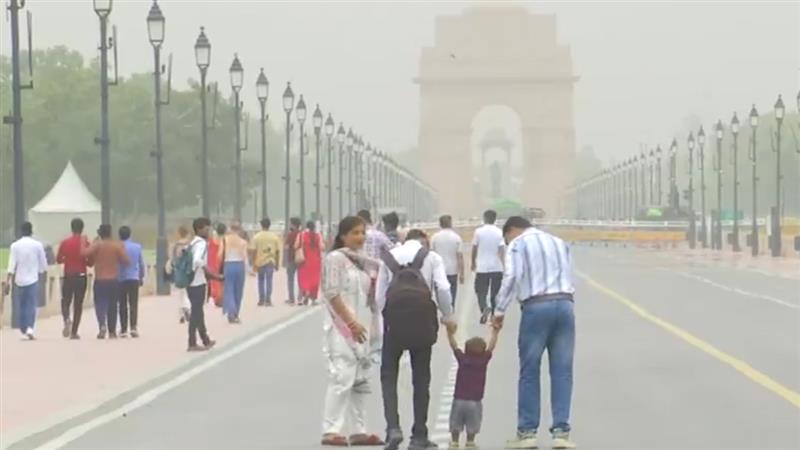 Weather Update in Delhi: दिल्ली-NCR मध्ये हवामानात अचानक बदल; अनेक भागात धुळीच्या वादळासह पाऊस (Watch Video)
