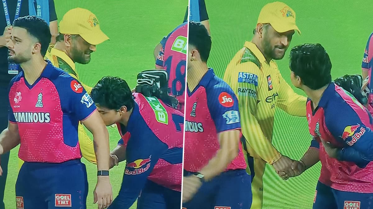 Vaibhav Suryavanshi Touches MS Dhoni Feet: वैभव सूर्यवंशीने पुन्हा मनं जिंकली; महेंद्रसिंह धोनीच्या पाया पडला (Video)