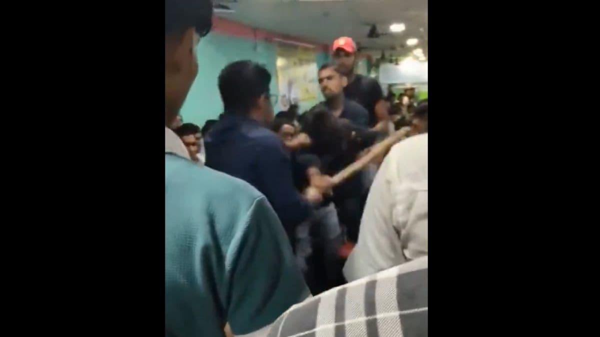 Bihar Coaching Violence: बिग डेटा फिजिक्स कोचिंग डायरेक्टरकडून विद्यार्थ्यास मारहाण; नालंदा येथील घटनेचा व्हिडिओ व्हायरल