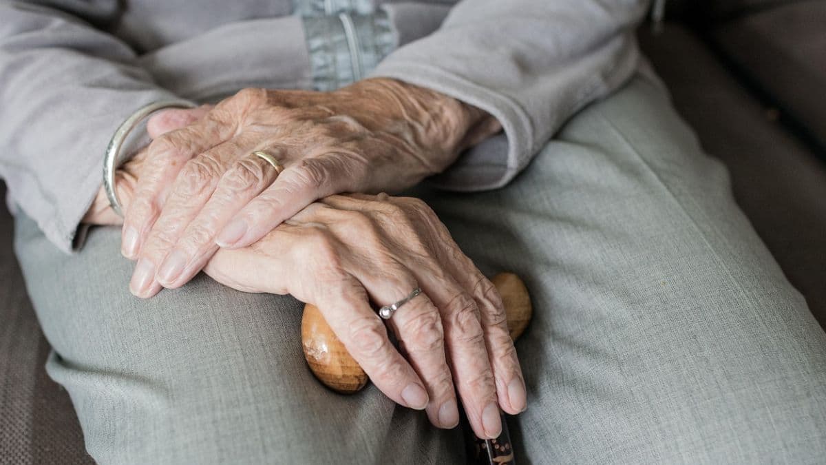 Life Expectancy in Maharashtra: कोविड-19 दरम्यान महाराष्ट्रातील आयुर्मानात 2.36 वर्षांची घट; महिलांपेक्षा पुरुषांच्या वयावर झाला मोठा परिणाम