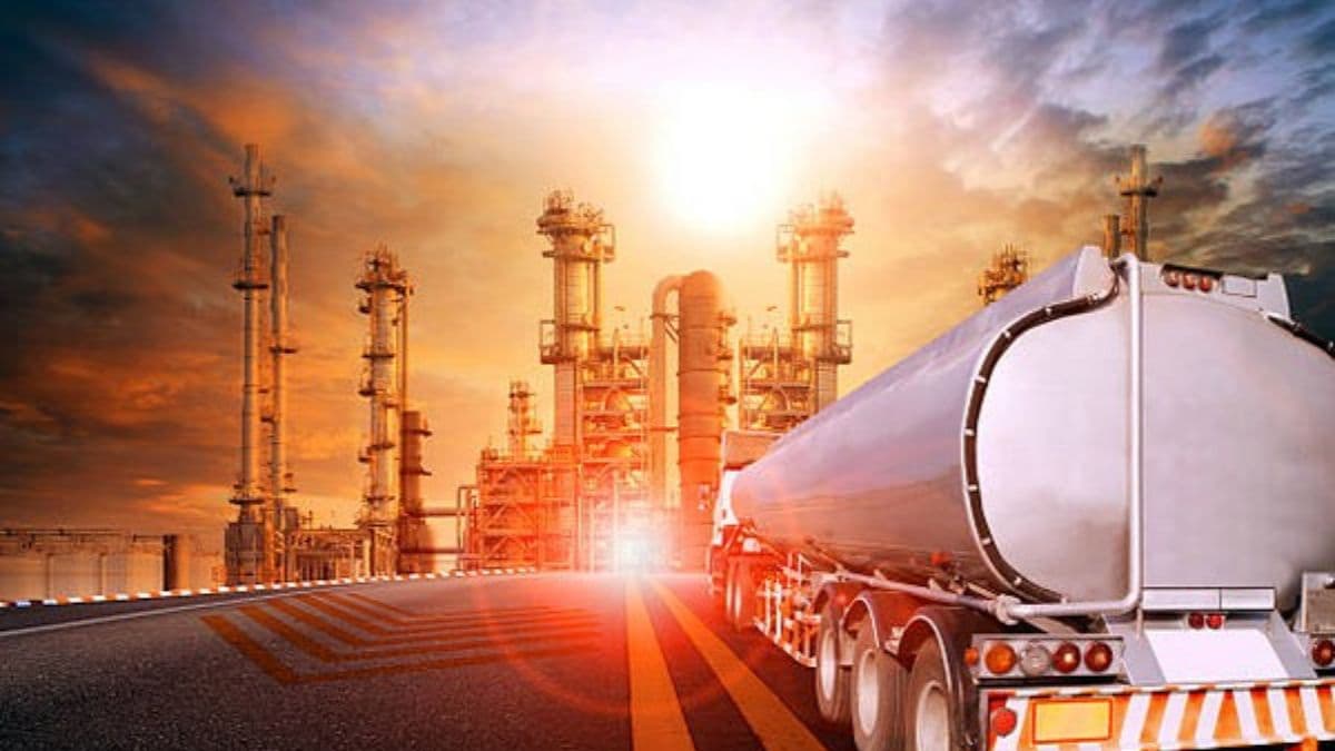 Crude Oil Price Forecast 2025: भारतात इंधन दर वाढणार? आंतरराष्ट्रीय बाजारात कसा राहील कच्चा तेलाचा दर?