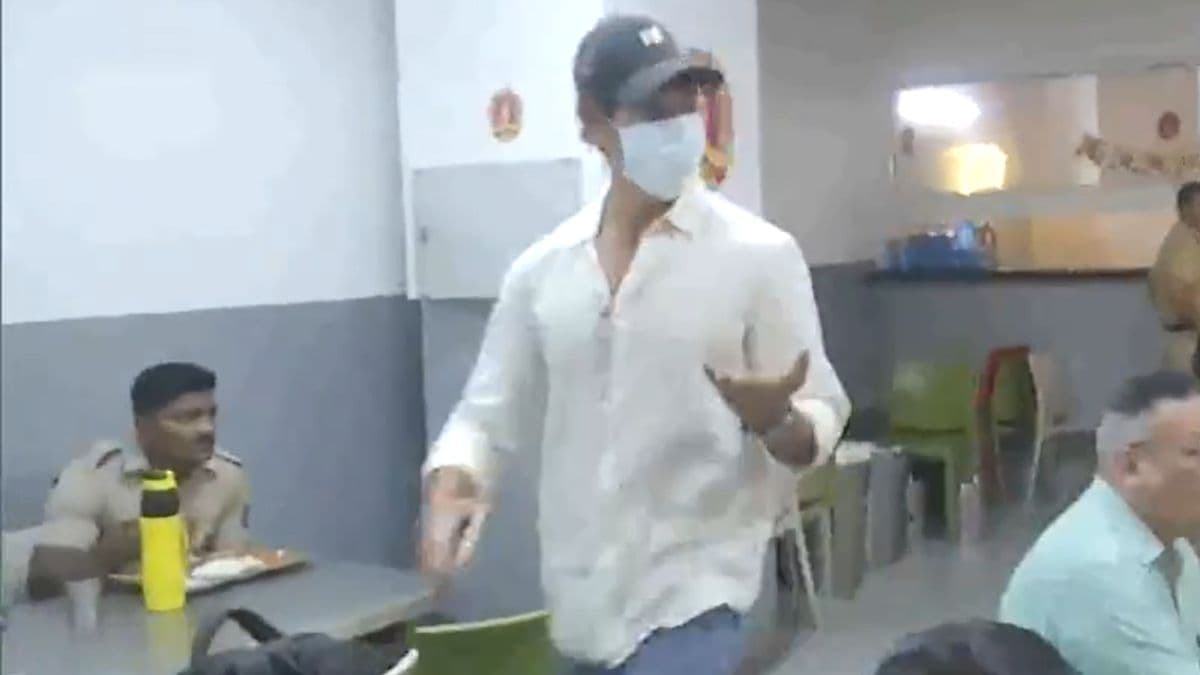 Actor Dino Morea ची आज पुन्हा  EOW Office मध्ये चौकशी