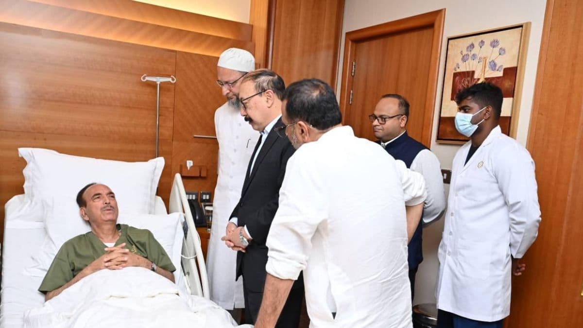 ऑपरेशन सिंदूर च्या सर्वपक्षीय शिष्टमंडळातील Ghulam Nabi Azad यांना कुवेत मध्ये उष्णतेचा त्रास; हॉस्पिटल मध्ये दाखल