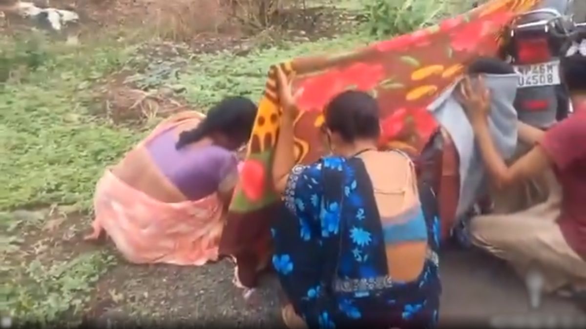 Jalgaon Roadside Delivery: आरोग्य व्यवस्थेचे विदारक चित्र, जळगावमध्ये महिलेचे रस्त्यावर बाळंतपण