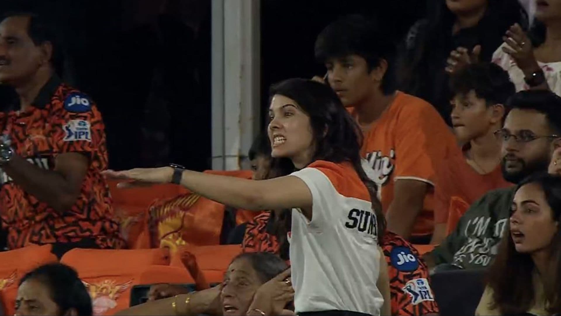 SRH vs DC : चल निकल! विप्राजच्या 'रनआऊट' वर Kavya Maran ची आक्रमक रिअ‍ॅक्शन; VIDEO होतोय व्हायरल
