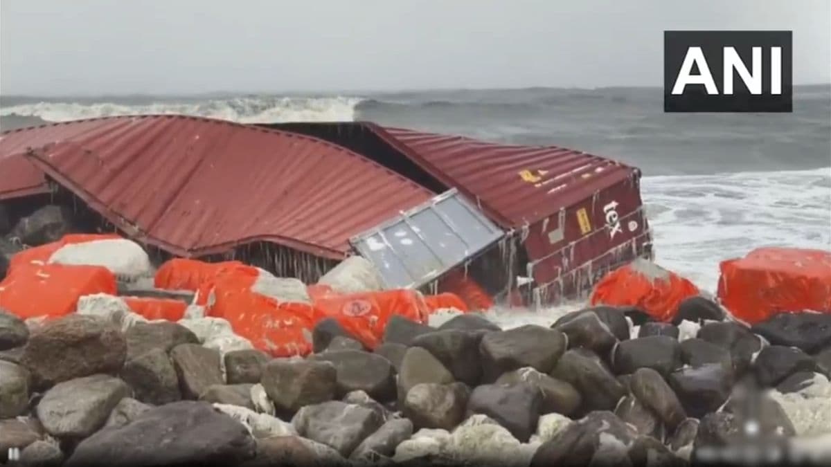 Kerala Ship Sinking: केरळच्या समुद्रात लिबेरियन जहाज बुडाले; कंटेनर किनाऱ्यावर, किनारी भागात हाय अलर्ट