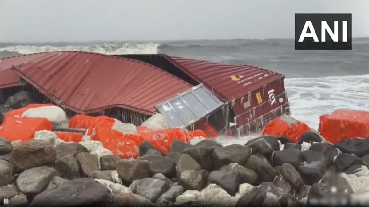 Kerala Ship Sinking: केरळच्या समुद्रात लिबेरियन जहाज बुडाले; कंटेनर किनाऱ्यावर, किनारी भागात हाय अलर्ट