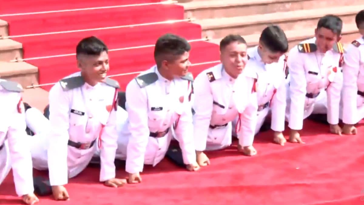 NDA  मध्ये ऐतिहासिक पदवी प्रदान सोहळा संपन्न; 17 महिला कॅडेट्सची पहिली बॅच झाली पदवीधर  (Watch Video)