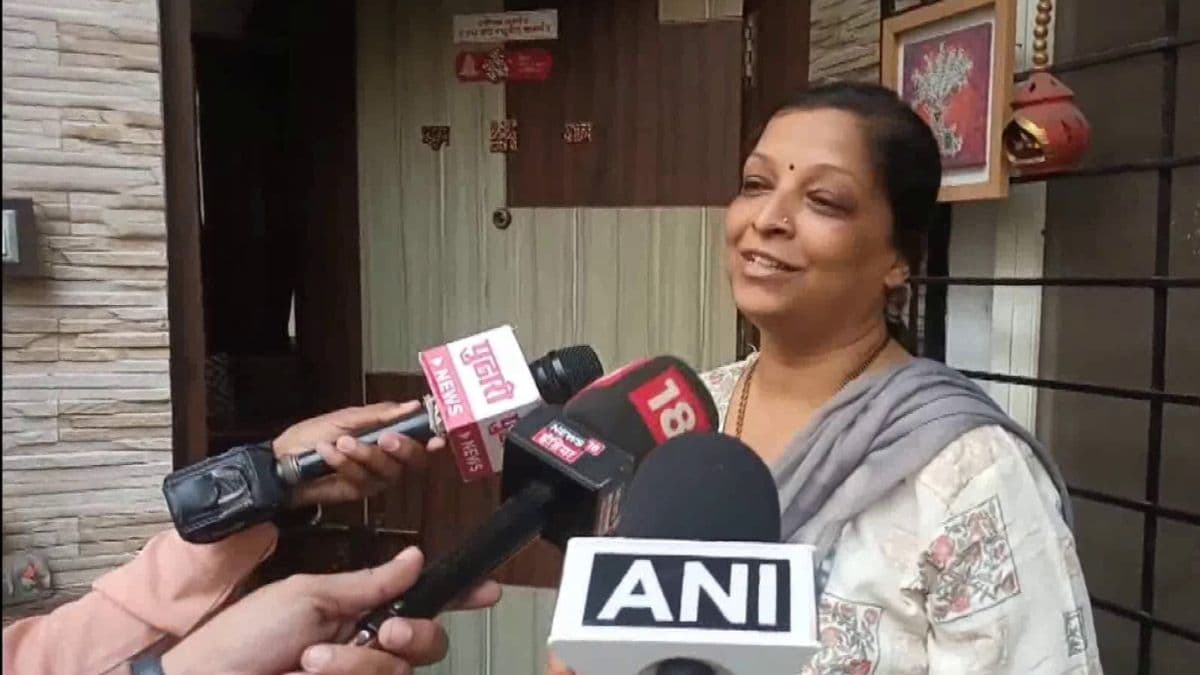 Pragati Jagdale On Operation Sindoor: ' ज्या प्रकारे आमचं कुंकू पुसलं त्याला ऑपरेशन सिंदूर योग्य प्रत्युत्तर'; मोहिमेचं नावं ऐकून संतोष जगदाळे यांच्या पत्नी भावूक