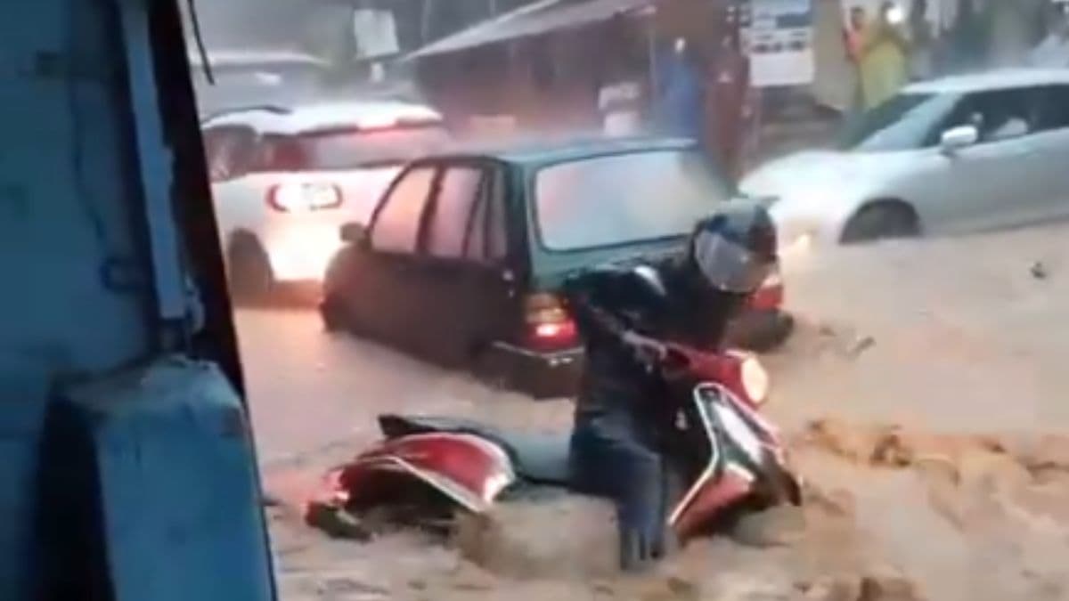Maharashtra Rains Activity: मुंबई, पालघर आणि गोव्यात मुसळधार पाऊस; चक्रीवादळाच्या हालचालींदरम्यान आयएमडीकडून महाराष्ट्रासाठी अलर्ट जारी