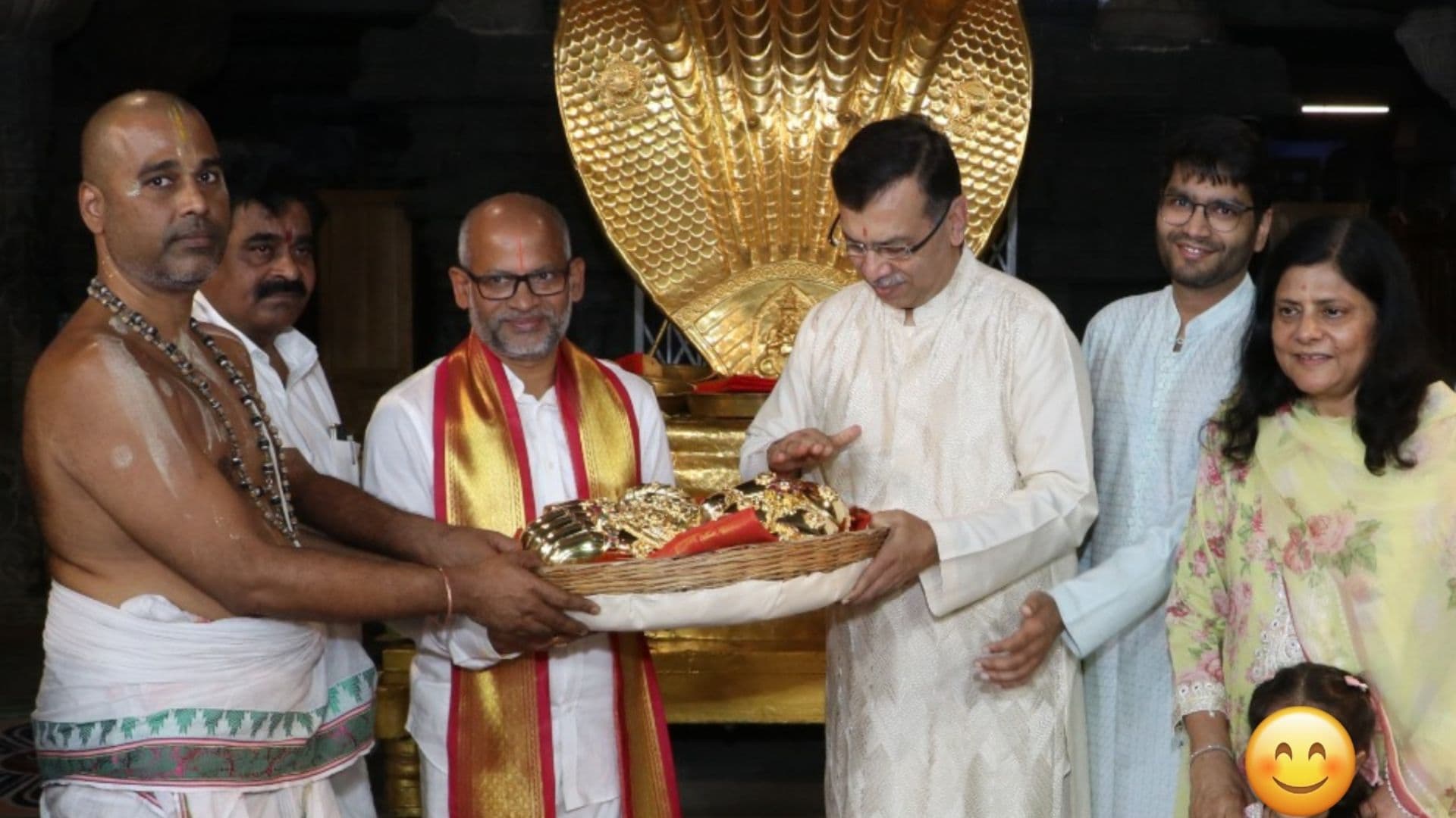 लखनऊ सुपर जायंट्सचे मालक Sanjiv Goenka यांच्याकडून तिरुपती बालाजी मंदिरात 5 कोटींचे सोने दान (Video)