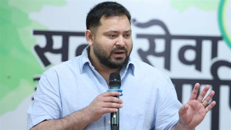Tejashwi Yadav Narrowly Escapes Accident: मोठी बातमी! तेजस्वी यादव अपघातातून थोडक्यात बचावले; ट्रकने दिली ताफ्याला धडक, 3 सुरक्षा कर्मचारी जखमी