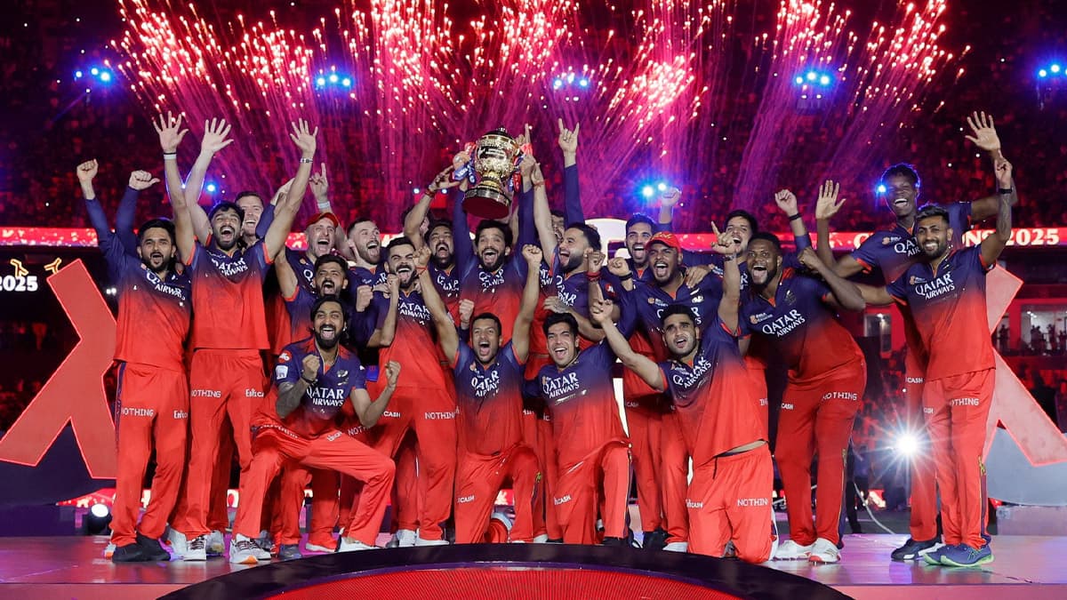 RCB New Milestone In IPL 2025: तब्बल 16 वर्षांनंतर आरसीबीने आयपीएलची ट्रॉफी जिंकली; 'हे' मोठे विक्रम केले आपल्या नावावर