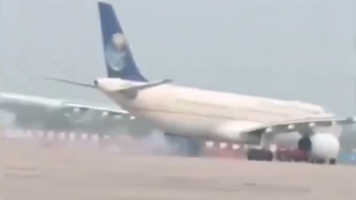 Technical Fault in Saudia Airlines Flight: सौदी अरेबियाहून येणाऱ्या विमानात तांत्रिक बिघाड; लखनऊ विमानतळावर लँडिंग दरम्यान चाकातून निघाल्या ठिणग्या