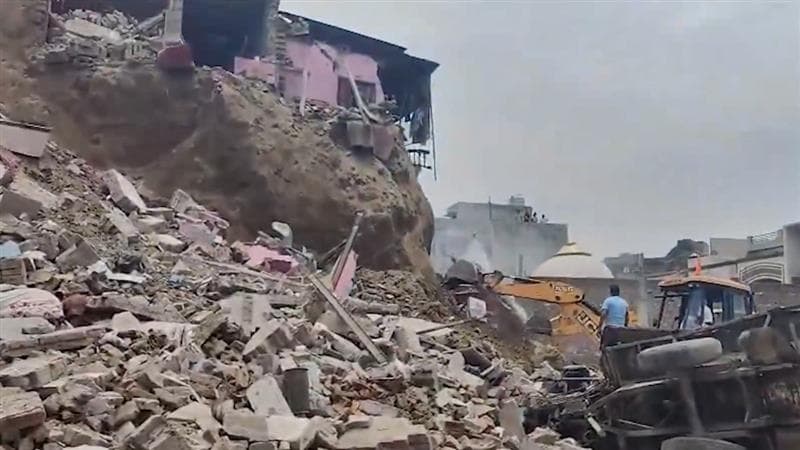 Mathura House Collapse: मथुरामध्ये भीषण अपघात; खोदकाम करताना 4-5 घरे कोसळली, अनेकजण अडकल्याची भीती