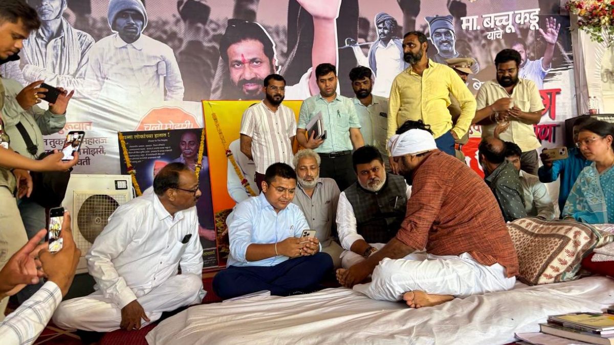 बच्चू कडू यांचे आंदोलन मागे; सरकारने मागण्या मान्य न केल्यास 2 ऑक्टोबरनंतर पुन्हा तीव्र आंदोलनाचा इशारा