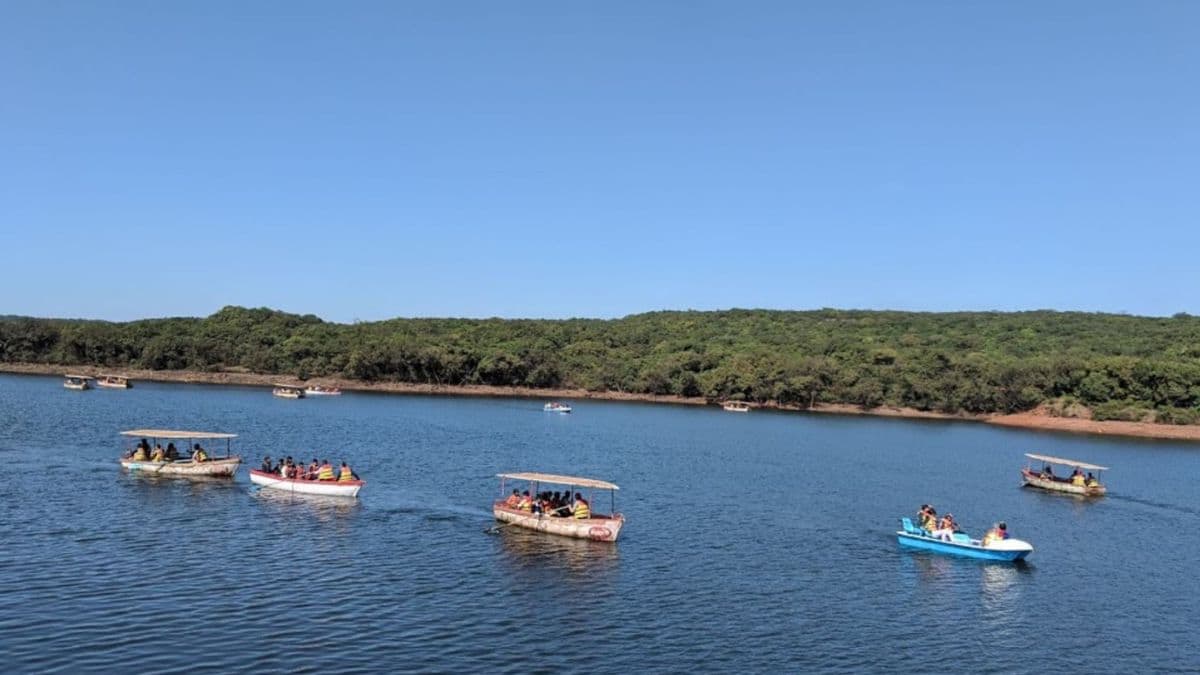 Mahabaleshwar: पर्यटकांनो सावध रहा! महाबळेश्वरच्या वेण्णा तलावाजवळ चिखलात गाडीने केला स्टंट; पुण्यातील तरुणावर गुन्हा दाखल