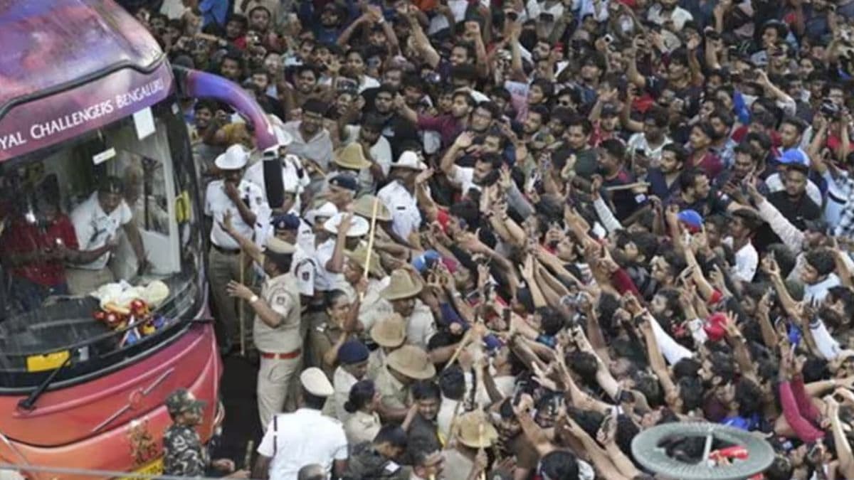 RCB Victory Parade Stampede: आरसीबी विजय मिरवणुकीतील चेंगराचेंगरीत 11 जणांचा मृत्यू; रॉयल चॅलेंजर्स बेंगळुरू आणि आयोजकांविरुद्ध FIR दाखल