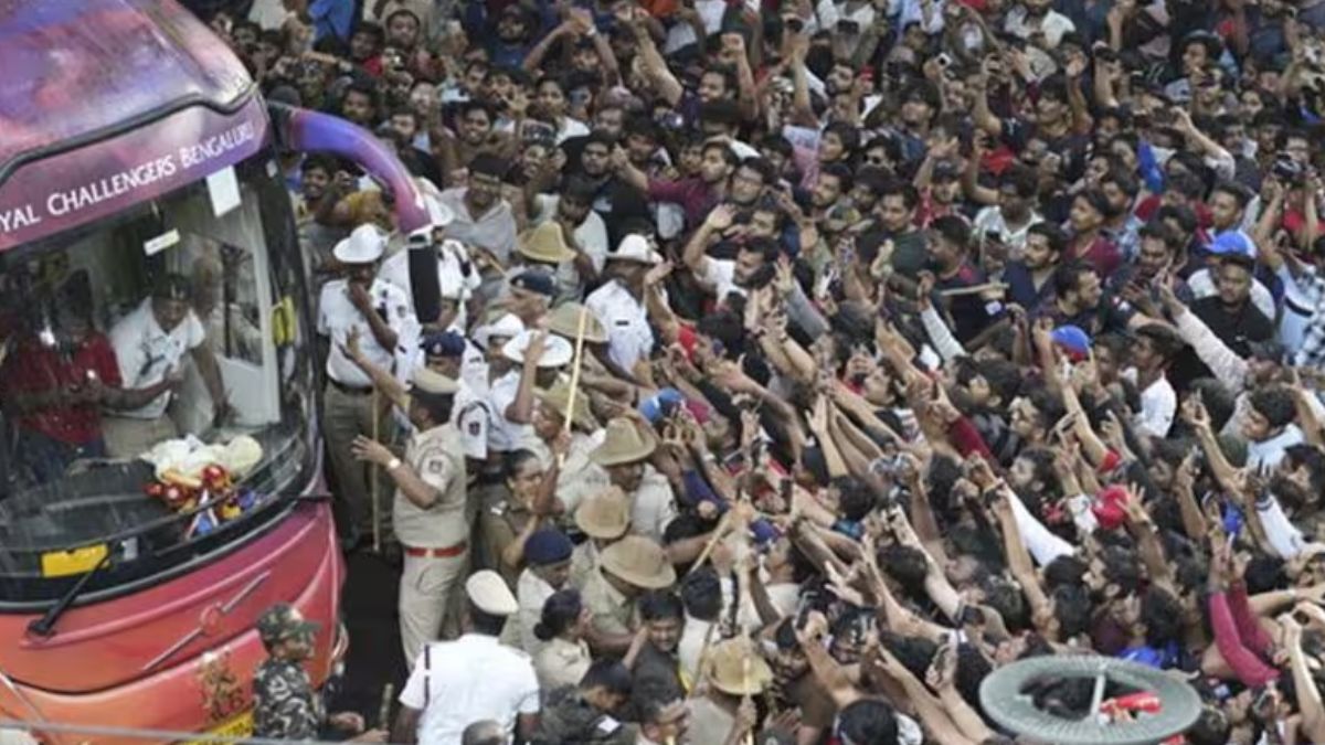 RCB Victory Parade Stampede: आरसीबी विजय मिरवणुकीतील चेंगराचेंगरीत 11 जणांचा मृत्यू; रॉयल चॅलेंजर्स बेंगळुरू आणि आयोजकांविरुद्ध FIR दाखल