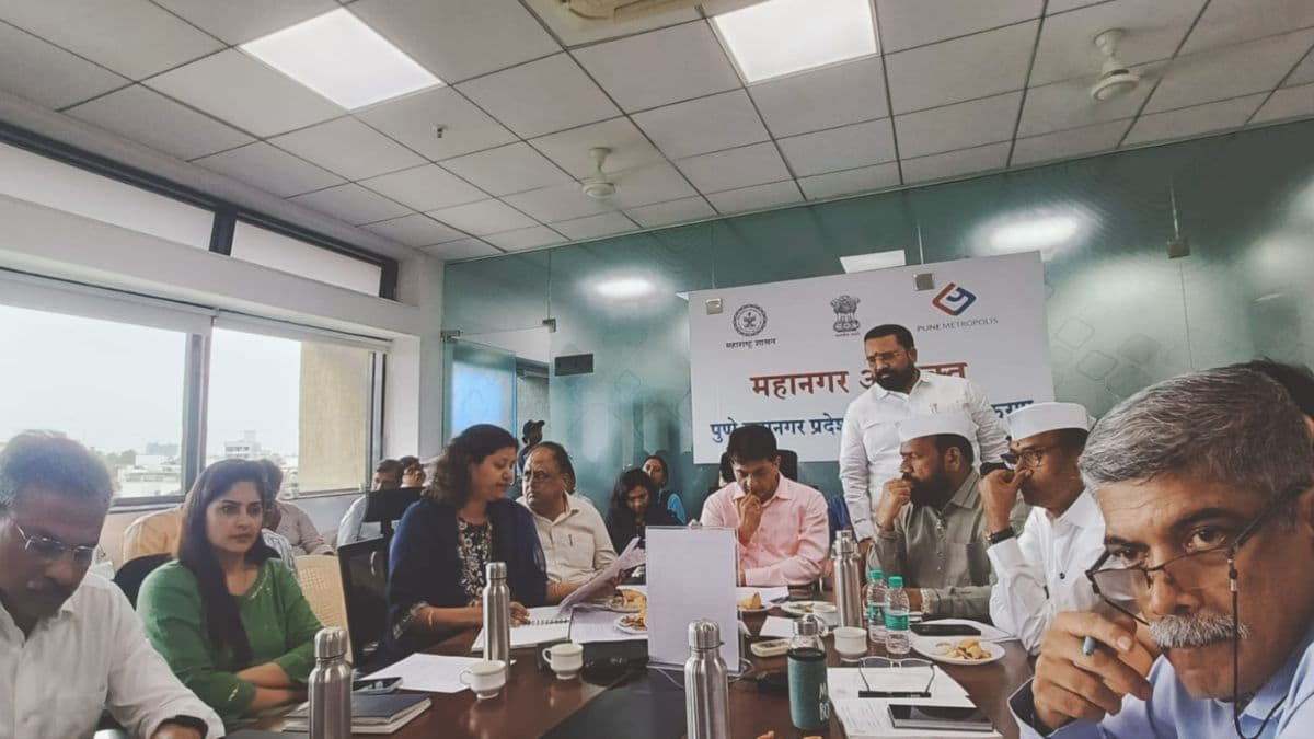 Pune Hinjawadi IT Park: हिंजवडी आयटी कर्मचाऱ्यांचा विजय! PMRDA ने दिले 10 दिवसांत नालेसफाई, रस्ते दुरुस्ती आणि कचरा हटवण्याचे आश्वासन