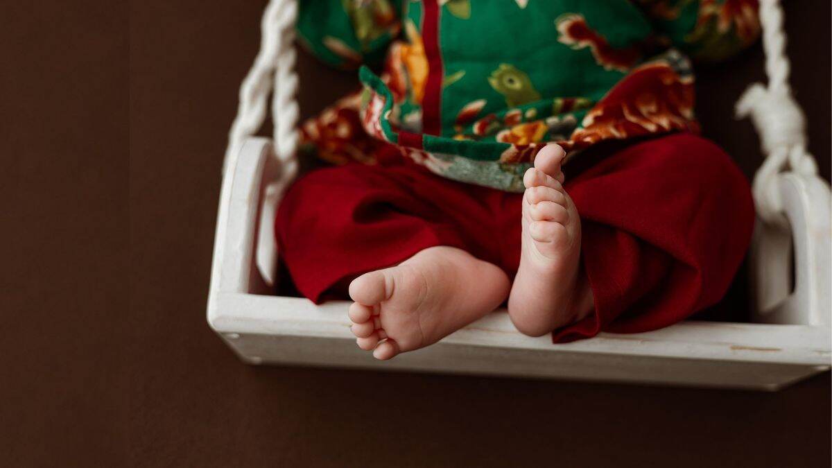 West Virginia Child Death: रडलं म्हणून बापाने थेट बाळच भिरकावलं, कवटीस दुखापत झाल्याने मृत्यू; नैराश्येतून कृत्य केल्याची कबुली, पोलीस तपास सुरु