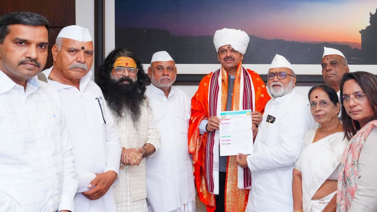 Ashadhi Wari 2025: आषाढी एकादशीसाठी पंढरपूर विठ्ठल रूक्मिणी मंदीर समितीकडून CM Devendra Fadanvis यांना महापुजेचे निमंत्रण