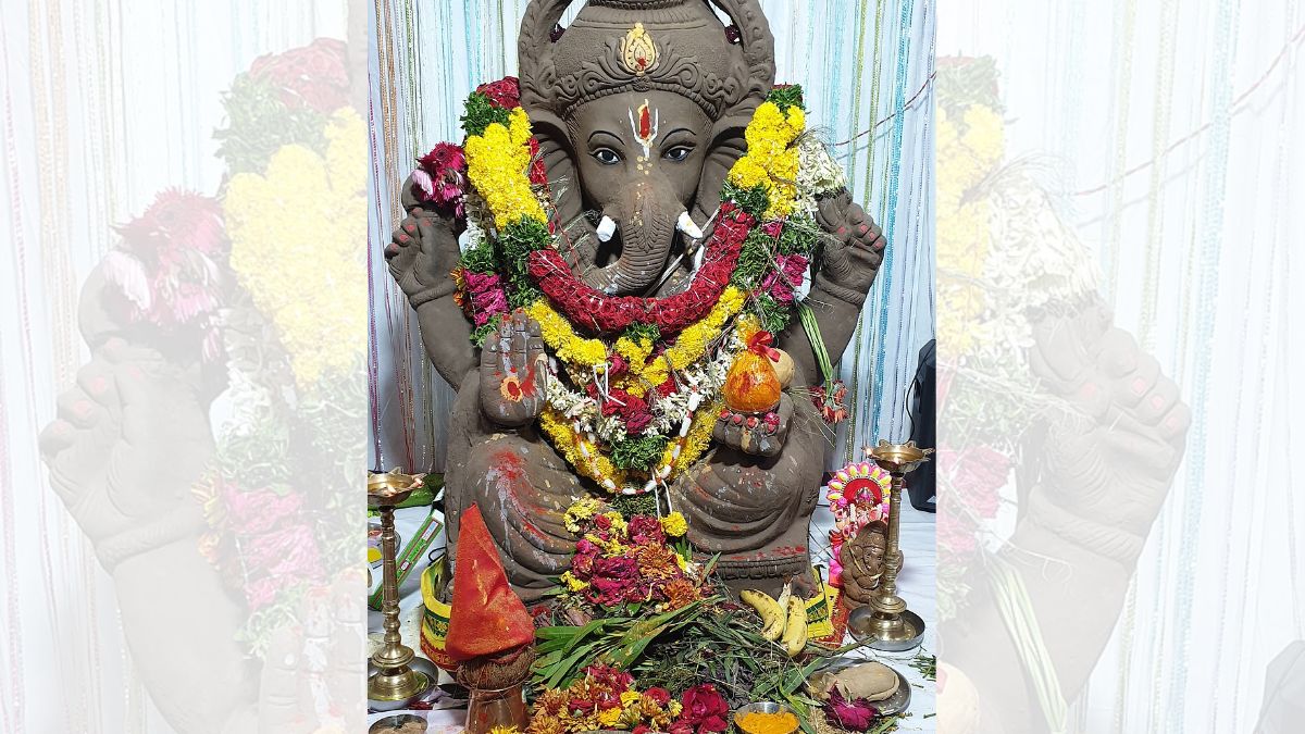 Ganesh Chaturthi 2025 Invitation Card in Marathi: गणपती बाप्पा मोरया! गणेशोत्सवानिमित्त प्रियजनांना आमंत्रित करण्यासाठी पाठवा खास पत्रिका, येथे पाहा आमंत्रण पत्रिका