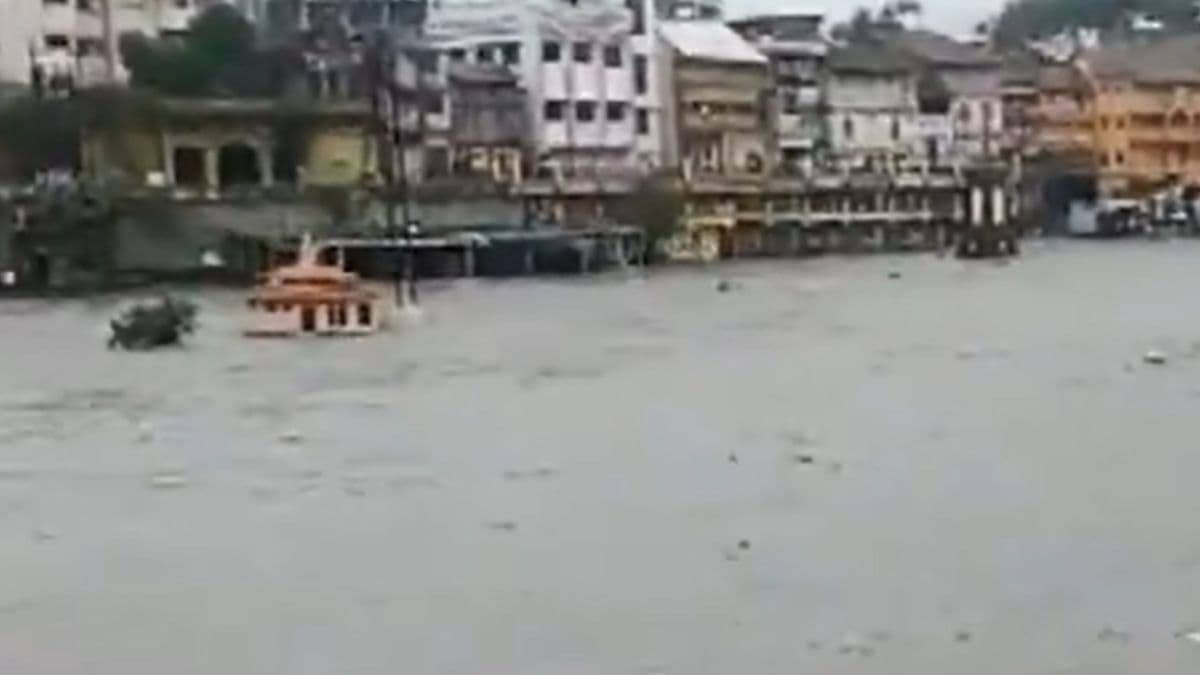 Nashik Rains: नाशिक मध्ये गोदावरी नदीपात्राच्या पाण्यात वाढ; अनेक मंदिरं पाण्याखाली