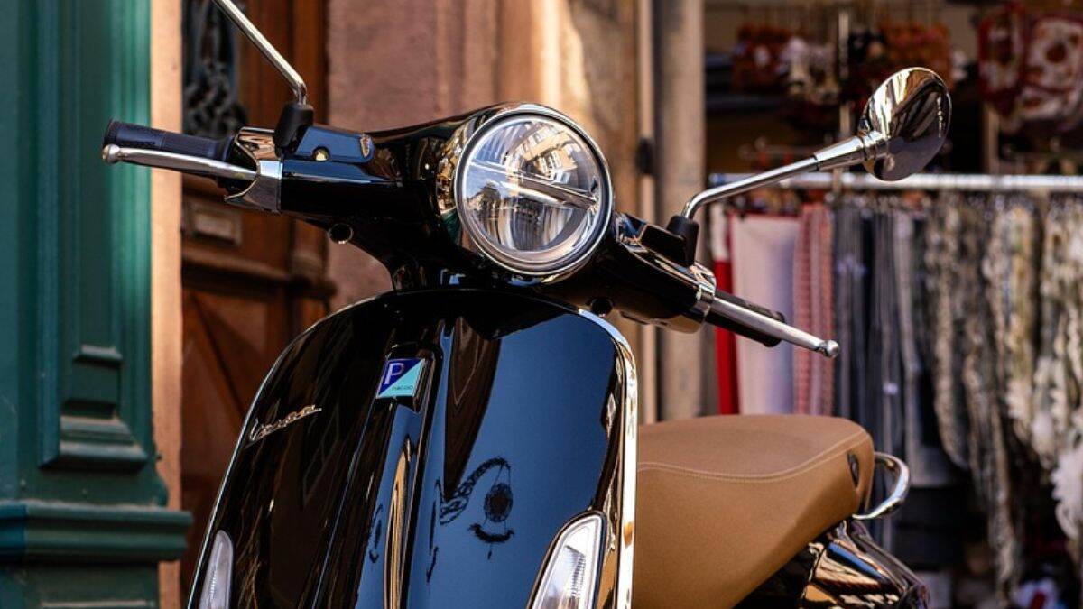 Rent-a-Bike Policy: नागरिक व पर्यटकांना दिलासा! महाराष्ट्र सरकारने रेंट-अ-बाईक योजनेवरील 9 वर्षांची बंदी उठवली; आणले जाणार नवीन नियम