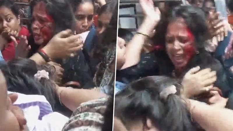 Mumbai Local Ladies Coach Fight Video:  मुंबई लोकल मध्ये महिलांच्या डब्ब्यात झिंज्या उपटत तुंबळ मारहाणीचा व्हिडिओ वायरल; रेल्वे प्रशासनाकडू तपास सुरू