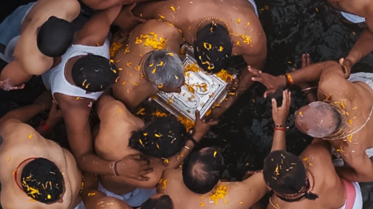 Pandharpur Ashadhi Wari 2025:  ज्ञानेश्वर माऊलींच्या पादुकांचं अभ्यंग स्नान नीरा नदीच्या काठावर संपन्न