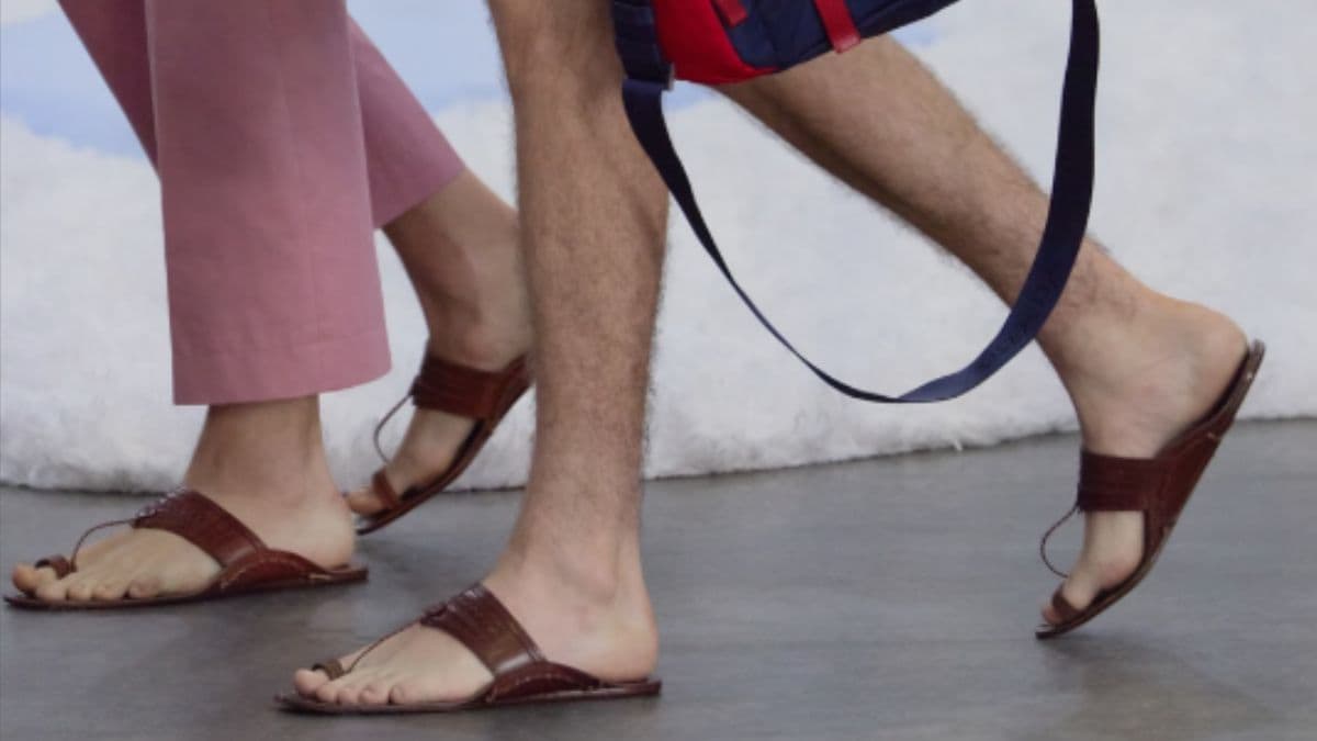 Prada च्या रॅम्प वर 'कोल्हापुरी चपला' पुन्हा भारताचा उल्लेख टाळल्याने भडकले नेटकरी