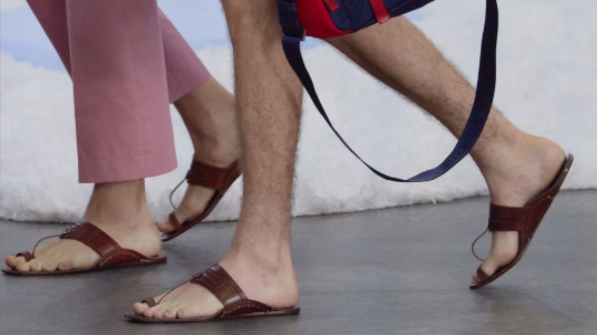 Prada च्या शिष्टमंडळाने कोल्हापूरात घेतली 'कोल्हापुरी चप्पल' कारागिरांची भेट