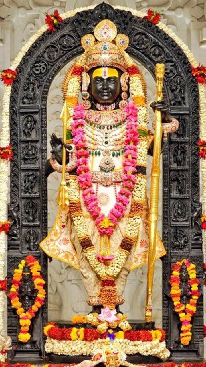 Ayodhya Ram Mandir वर चढले सोन्याचा मुलामा असलेले कळस; मंदिराचे रूप अधिक आकर्षक