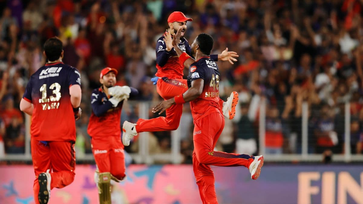 Royal Challengers Bengaluru Win IPL 2025: रॉयल चॅलेंजर्स बंगळुरू ठरला आयपीएल 2025 चा विजेता, अंतिम सामन्यात पंजाब किंग्जचा पराभव; 17 वर्षांचा दुष्काळ संपला