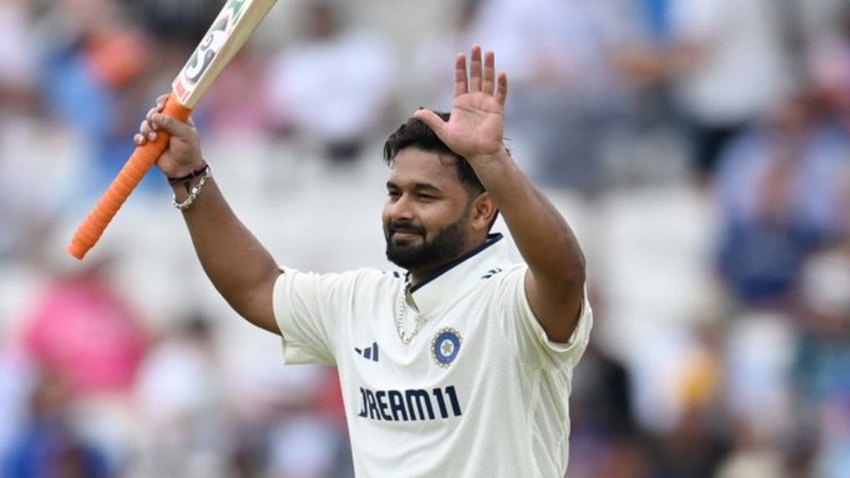 Rishabh Pant Century: शतक झळकावून ऋषभ पंतने इंग्लंडच्या भूमीवर रचला इतिहास, धोनीचा विक्रम काढला मोडीत